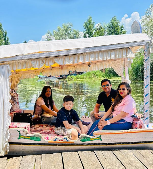 Vikas and his Family’s Kashmir Sojourn with Thrillophilia:  A Tale to Remember