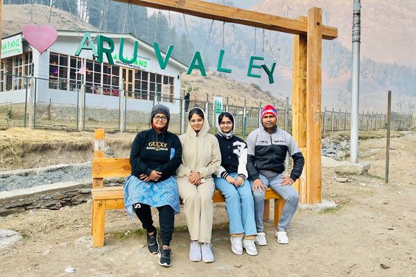 The One with an Epic Family Trip: Shreya’s Srinagar Thrillophilia Review