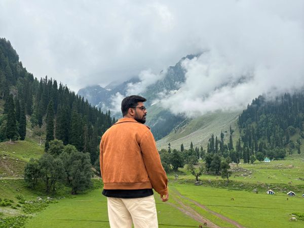 Mohit Explores the Charms of Kashmir: A Thrillophilia Trip Review